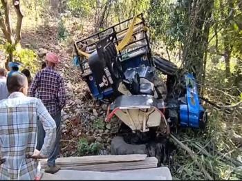 ढलियारा के पास श्रद्धालुओं से भरी ट्रॉली दुर्घटनाग्रस्त, कई लोग घायल