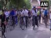 मनसुख मंडाविया और अभिनेता विक्रांत मैसी ने 'फिट इंडिया संडे ऑन साइकिल' में लिया हिस्सा 