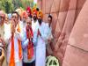 केवल सिंह ढिल्लों और तरुण चुघ ने जलियांवाला बाग में शहीदों को दी श्रद्धांजलि