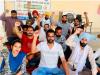 नरेगा कर्मचारियों ने अपनी जायज़ मांगों को लेकर सरकार के खिलाफ़ प्रदर्शन किया