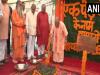 CM योगी ने 'एक पेड़ मां के नाम' अभियान में लगाया पौधा