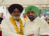 मलकपुर के पूर्व सरपंच निरमैल सिंह अपने साथियों के साथ AAP में शामिल