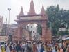 मथुरा जन्माष्टमी 2026: श्रीकृष्ण जन्मभूमि पर श्रद्धालुओं का हुजूम