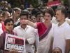 आकाशवाणी के सामने धरने पर बैठे राहुल-प्रियंका