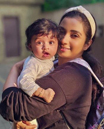 #ShreyaGhoshal  ने बेबी देवयान के साथ कुछ मनमोहक तस्वीरें साझा कीं