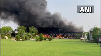 दिल्ली: अलीपुर में एक प्रिंटिंग प्रेस के गोदाम में लगी आग 