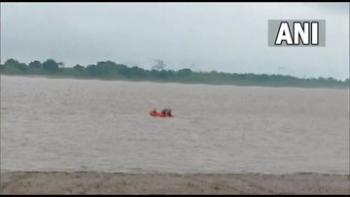 यमुना नदी में नाव पलटने से लापता 17 लोगों की तलाश जारी, 3 के शव बरामद