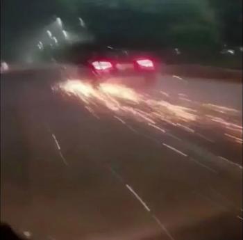 गाजियाबाद में सड़क हादसे के बाद एक कार द्वारा बाइक को घसीटने का वीडियो वायरल