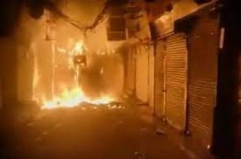 दिल्ली के भगीरथ पैलेस में लगी भीषण आग