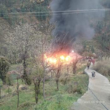 चेनानी ब्लॉक के सरार गांव में एक घर में लगी आग  