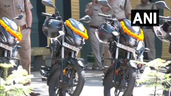 सीएम धामी ने बोलेरो वाहनों एवं मोटरसाइकिलों का किया फ्लैग ऑफ