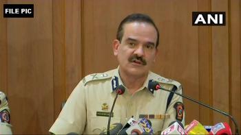 महाराष्ट्र सरकार ने मुंबई के पूर्व पुलिस कमिश्नर परम बीर सिंह के खिलाफ सभी आरोप लिए वापस  