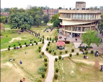 पंजाब यूनिवर्सिटी में स्टूडेंट काउंसिल के लिए वोटिंग शुरू  