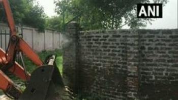 आगरा पुलिस प्रशासन द्वारा दयाल बाग क्षेत्र में अवैध कब्जे के खिलाफ चलाया जा रहा अतिक्रमण अभियान 
