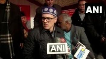जम्मू-कश्मीर सरकार के चार कर्मचारियों को बर्खास्त किए जाने पर उमर अब्दुल्ला का बयान 