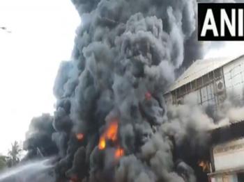 नवी मुंबई के MIDC में नवभारत इंडस्ट्रियल केमिकल कंपनी में लगी भीषण आग