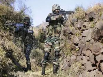 जम्मू-कश्मीर: सुरक्षा बलों और आतंकियों के बीच मुठभेड़