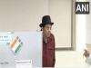 लोकसभा चुनाव 2024: मशहूर अभिनेता धर्मेंद्र ने मुंबई के एक मतदान केंद्र पर अपना वोट डाला