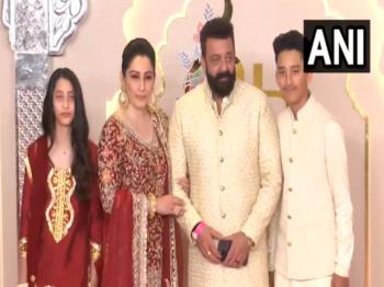अनंत अंबानी-राधिका मर्चेंट की शादी में शामिल होने पहुंचे अभिनेता संजय दत्त