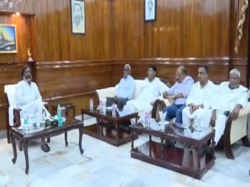 सीएम हेमंत सोरेन ने मंत्रियों और विधायकों के साथ की बैठक 