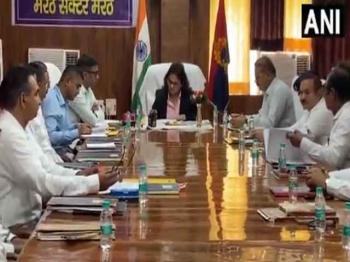 आर्थिक अपराध शाखा की DG नीरा रावत ने अधिकारियों के साथ की बैठक 