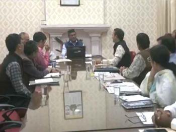 जगत सिंह नेगी ने भारी बारिश के बीच अधिकारियों के साथ की समीक्षा बैठक 