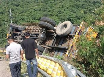 हिमाचल में पंजाब के तीर्थयात्रियों से भरा ट्रक पलटा, 4 की मौ.त