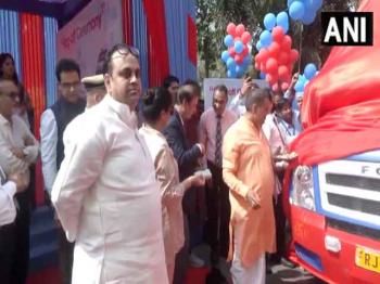 दिल्ली के स्वास्थ्य मंत्री पंकज कुमार सिंह ने निशुल्क एम्बुलेंस सेवा की शुरू 