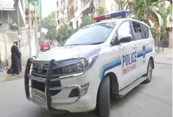 तेलंगाना में वाहन की जांच के दौरान कंटेनर लॉरी की चपेट में आने से होमगार्ड की मौत 