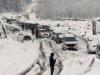 Manali में सड़कों पर लगा कई किलोमीटर का लंबा जाम