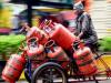 मिडिल ईस्ट संकट- घरेलू सिलेंडर समेत LPG गैस की बढ़ीं कीमतें 