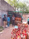 LPG गैस के अवैध भंडारण और रिफिलिंग करने वाले एक रैकेट का भंडाफोड़ 