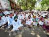 अपने साथियों के साथ भूख हड़ताल पर बैठे MLA काला ढिल्लों  
