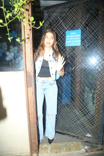 Rasha Tandon , Saie Manjarekar , Aafiya Snapped in Bandra