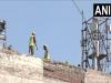 एमसीडी ने सत्य निकेतन में गिरी इमारत के साथ लगती इमारत को नियंत्रित तरीके से गिराने का काम फिर शुरू किया